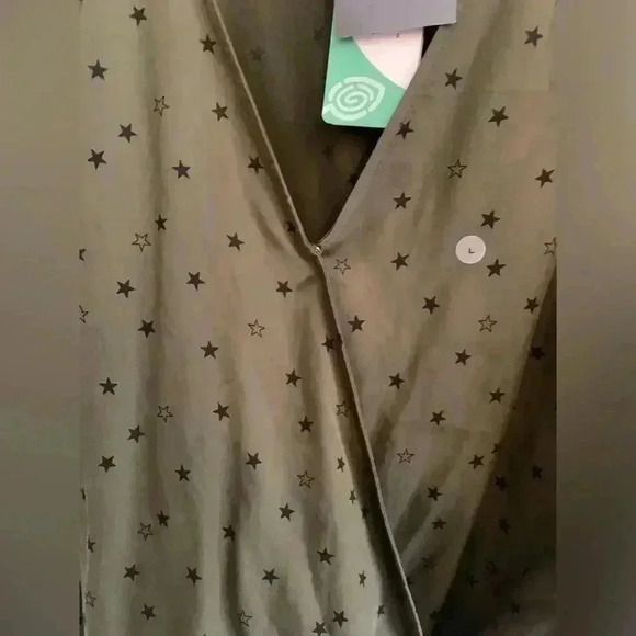 Woman’s Eddie Bauer Green 100% Tencel Lyocell Long Sleeve Wrap Star Top Size L - Picture 3 of 8